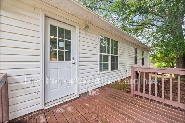 Building Photo - 429 Merry Go Dr