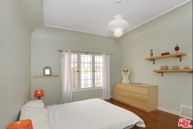 Building Photo - 1122 S Hayworth Ave