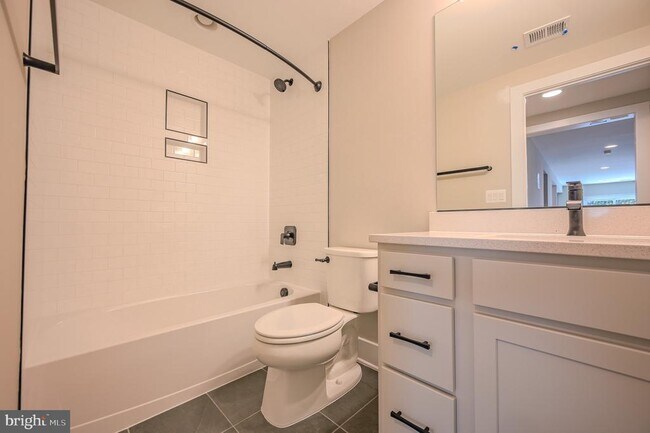 Building Photo - 2424 Carey Ln