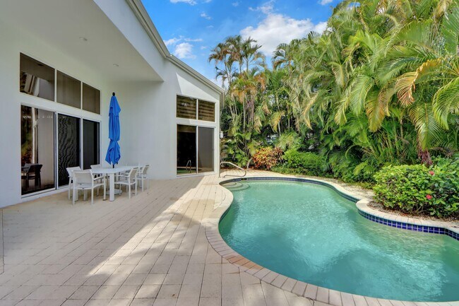 Building Photo - 6564 Somerset Cir