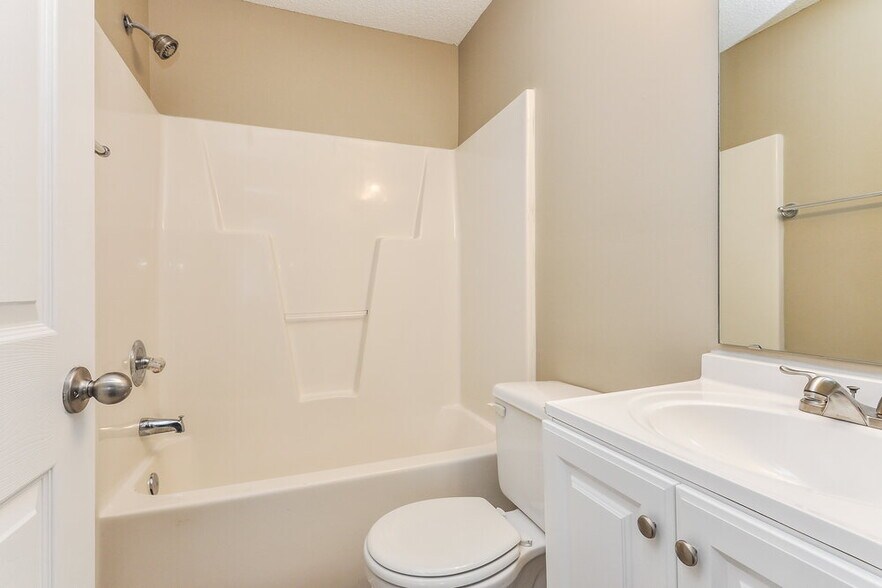 Building Photo - 101 Mayfair Ct