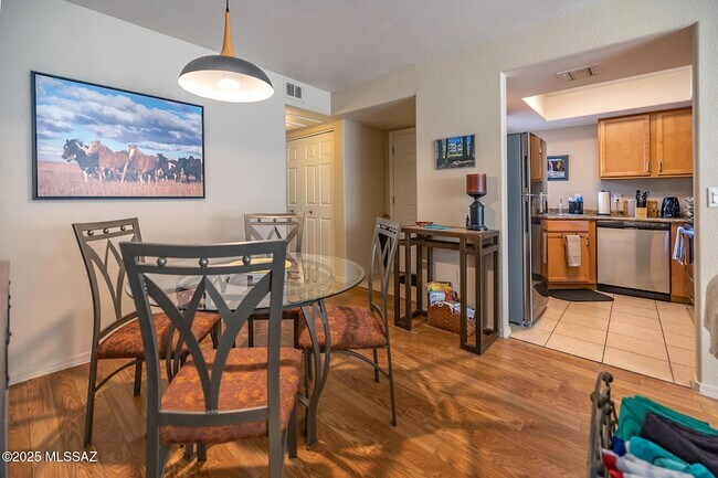 Building Photo - 5855 N Kolb Rd