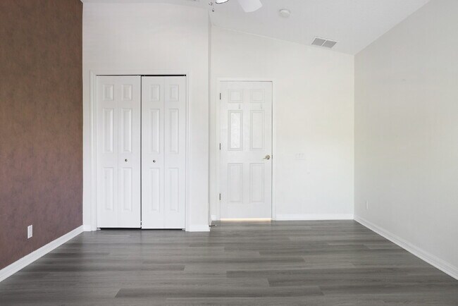 Building Photo - Pinellas Park, Gated Townhome Community 3/...