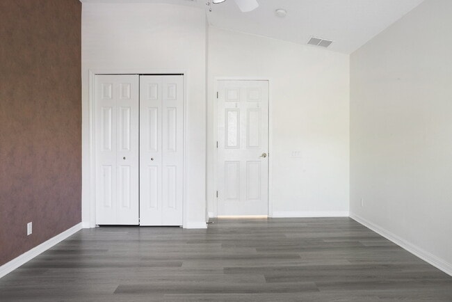 Building Photo - Pinellas Park, Gated Townhome Community 3/2.5/2CG