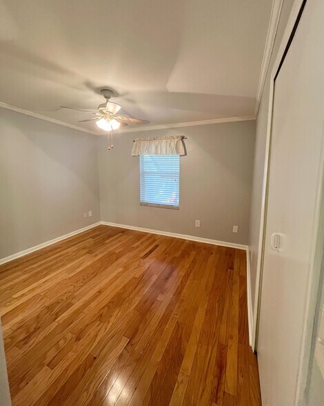 Building Photo - 516 Northmoor Ave N