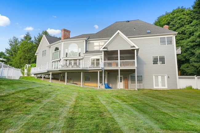 Building Photo - 65 Pine Ridge Rd