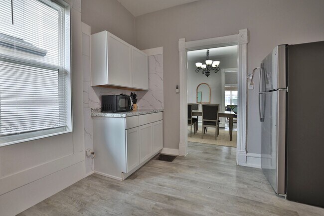 Building Photo - Lyndale Livings
