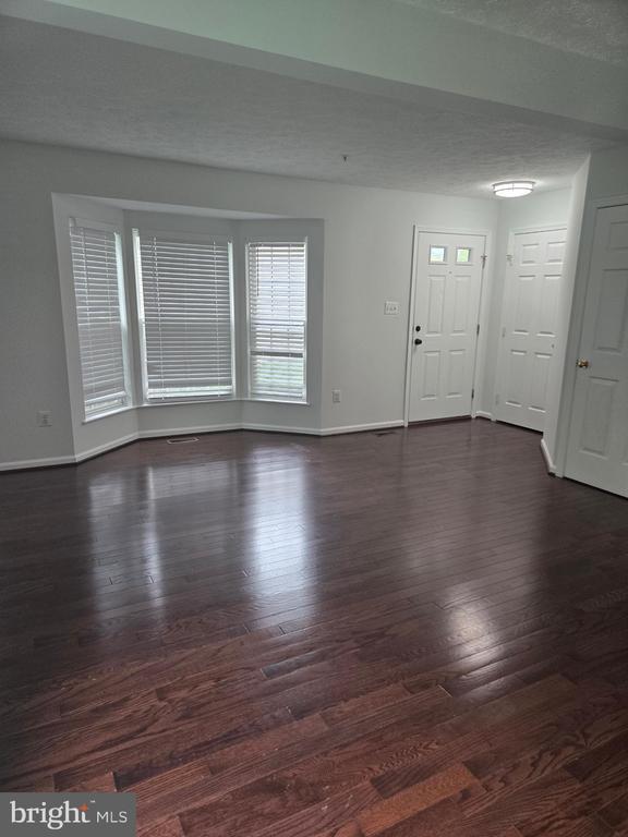 Building Photo - 6632 Granville Ct
