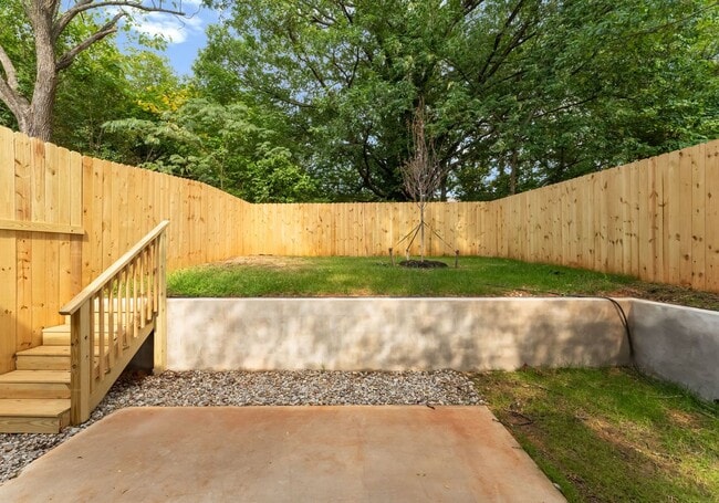 Building Photo - 2413 Pruitt St