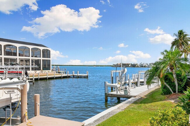 Building Photo - 874 Magnolia Ct