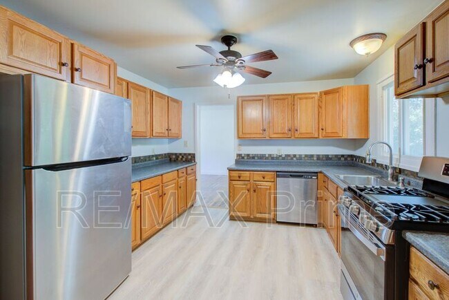 Building Photo - 321 Patrician Dr