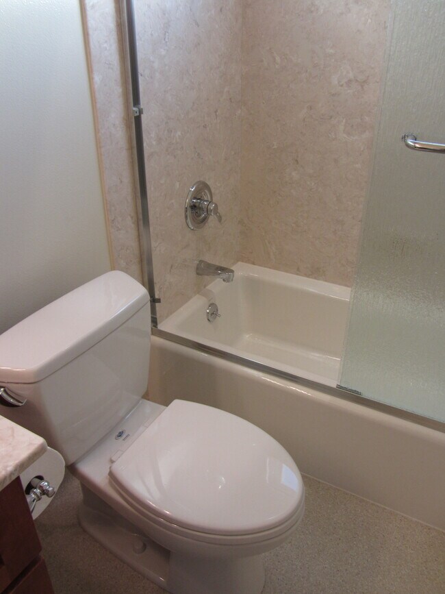 Building Photo - 1751 Ross Cir