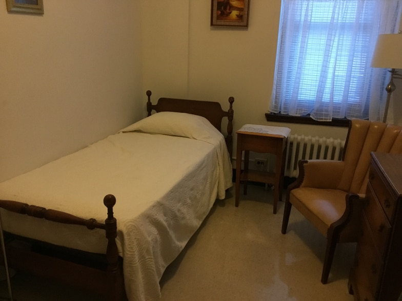 Building Photo - 1021 Downer Ave