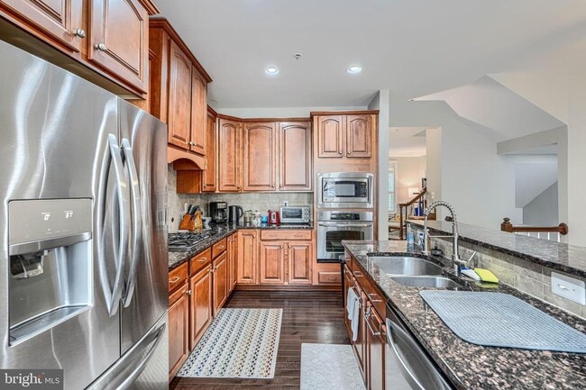 Building Photo - 432 Grand St