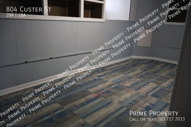 Building Photo - 804 Custer St