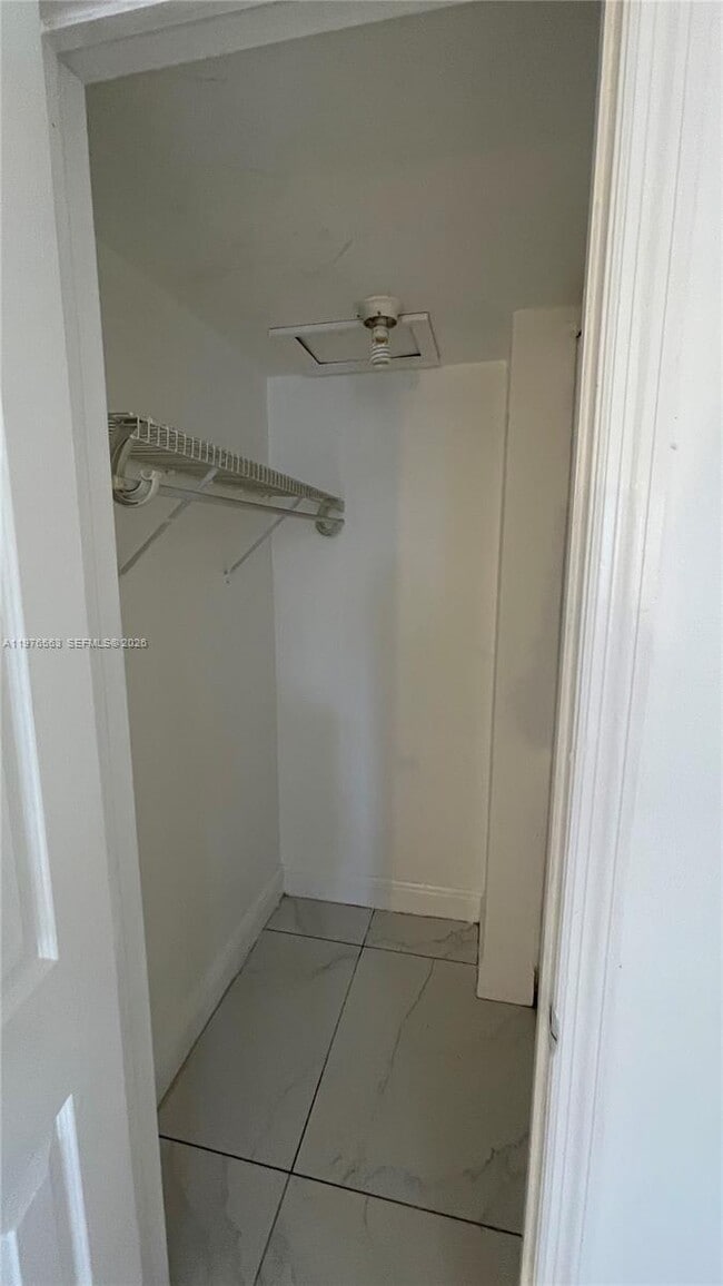 Building Photo - 840 Pine Dr