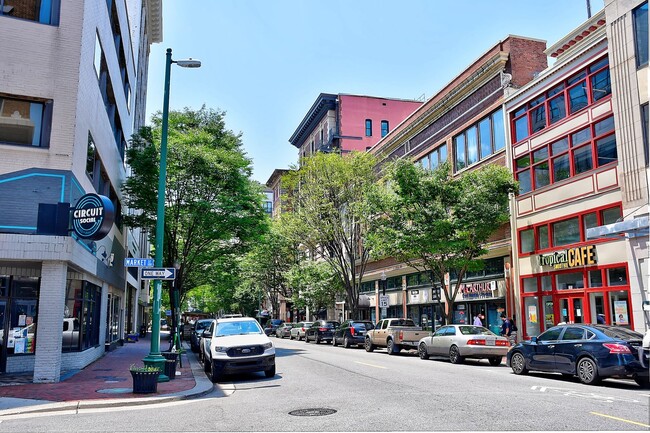 Building Photo - Downtown Living