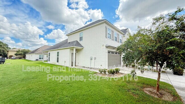 Building Photo - 8103 Stonelake Cir Ave E
