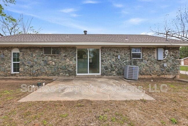 Building Photo - 9301 N Sherwell Dr