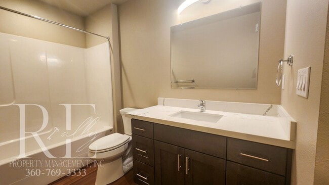 Building Photo - Modern 2-Bed Duplex Near PSNS with A/C, Ca...