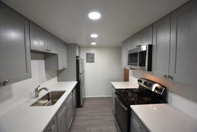 Building Photo - 4440 Laguna Pl