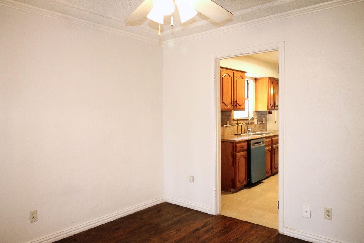 Building Photo - 711 Dickey Dr