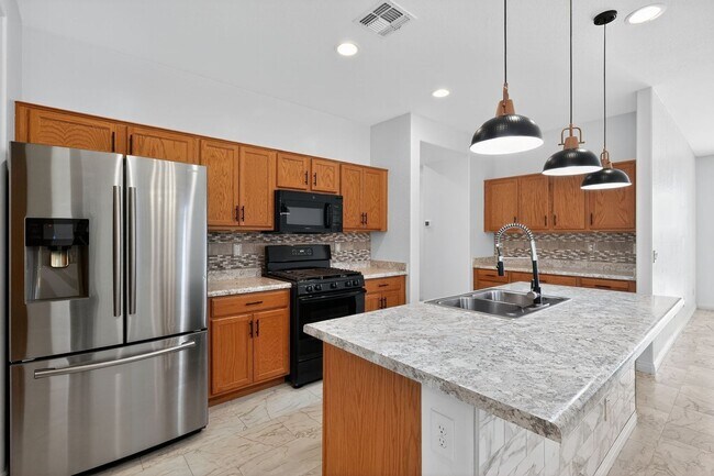 Building Photo - Spacious 4BR House in Goodyear