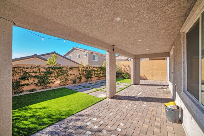 Building Photo - 10937 Parsley Ave