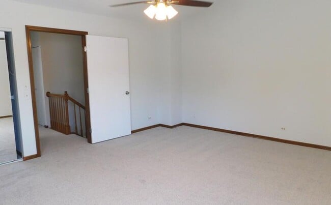 Building Photo - 3 bedroom in Naperville IL 60563