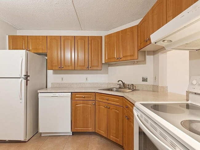 Building Photo - 100 High St