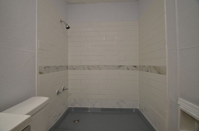 Building Photo - 1600 5th St