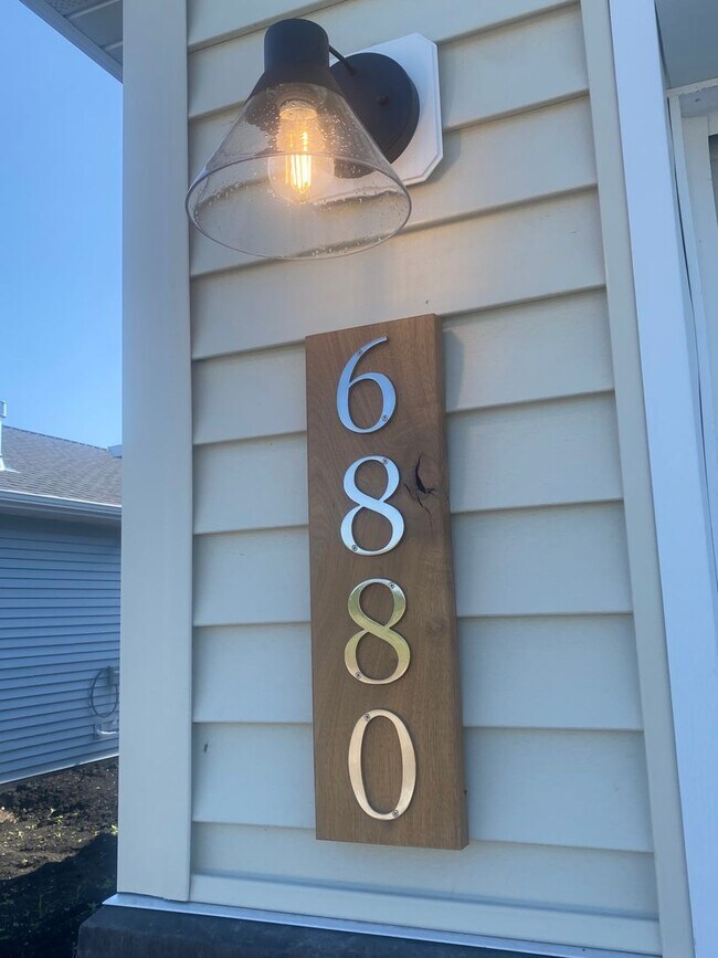 Building Photo - Updated 3 bed, 2 bath Horace Home!!