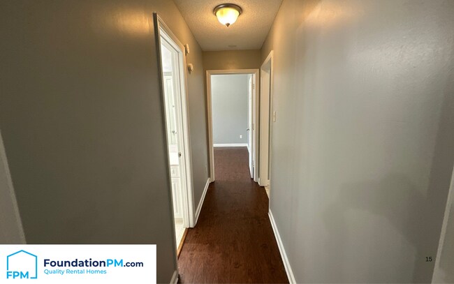 Building Photo - 400 Amundsen Cove