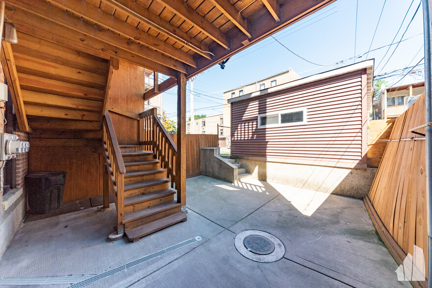 Building Photo - 1446 W Lexington St