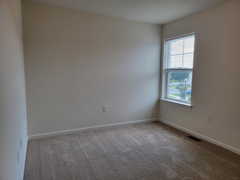 Building Photo - 30 Rollins Ln