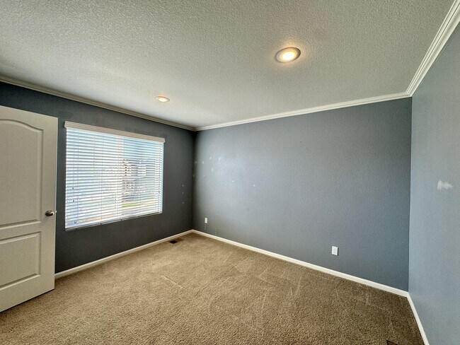 Building Photo - 25980 E Davies Dr