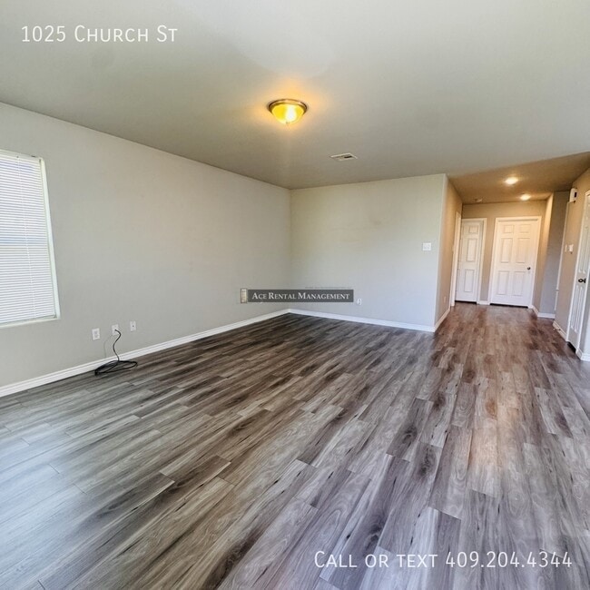 Building Photo - 1025 Church St