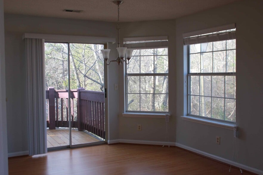 Building Photo - 1307 Red Deer Way
