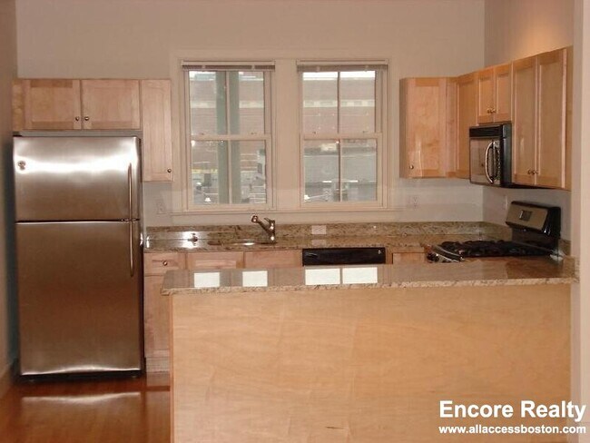 Building Photo - 110 Second St. Unit RJ78