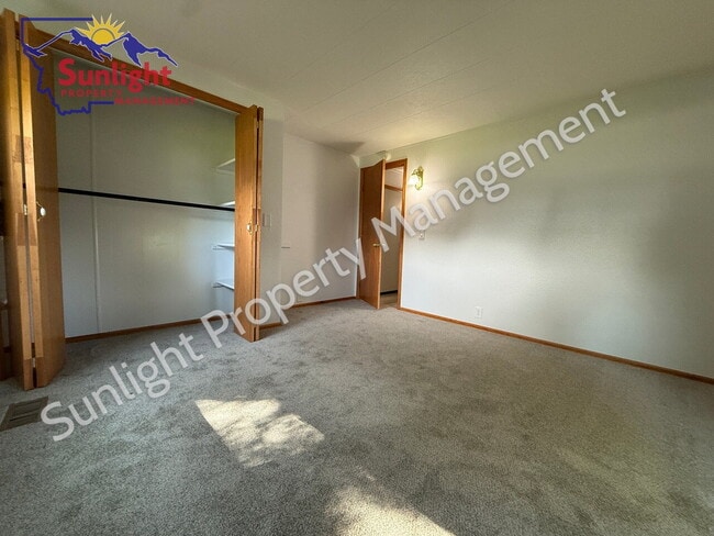 Building Photo - Updated Mobile Home for Rent - Peaseful Co...