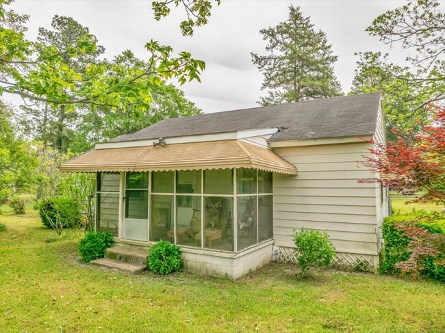Building Photo - 601 Travelers Rest Rd