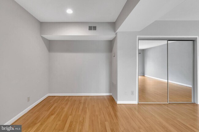 Building Photo - 208 Skyhill Rd