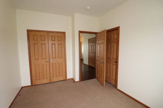 Building Photo - Spacious Home for rent!