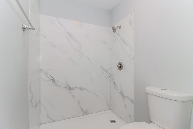 Building Photo - Studio Apartment In Hickory!