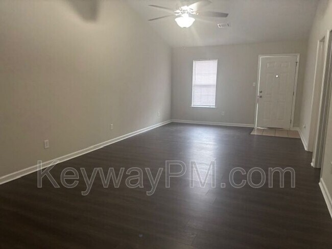 Building Photo - 103 Ginkgo Ln