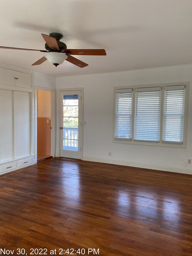 Building Photo - Country Property