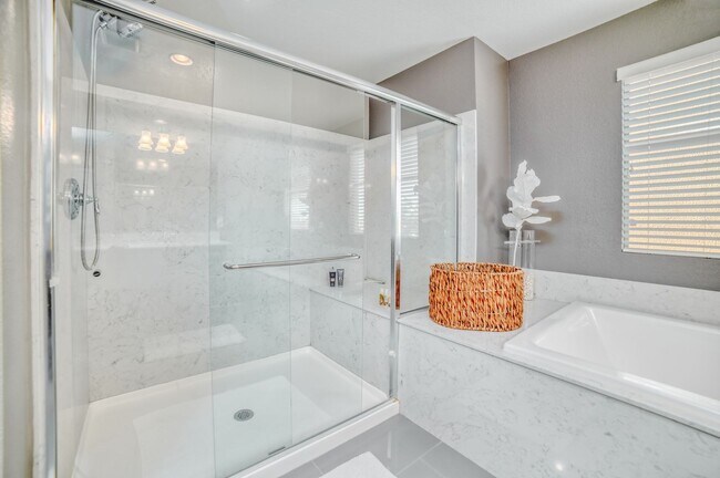 Building Photo - SUMMERLIN - FULLY FURNISHED - ALL UTILITIE...