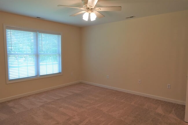 Building Photo - 129 River Oaks Cir