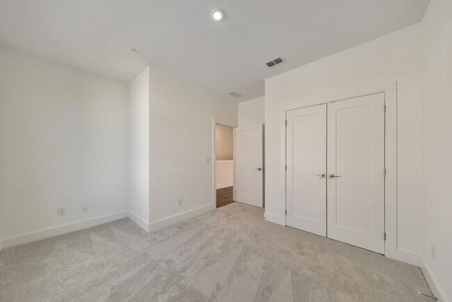 Building Photo - 515 Motivation Cir NW