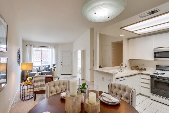 Building Photo - Beautiful Aliso Viejo Condo in the Seagate Colony-2/2